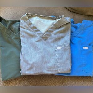 Figs Leon Three-Pocket Scrub Top bundle size XL